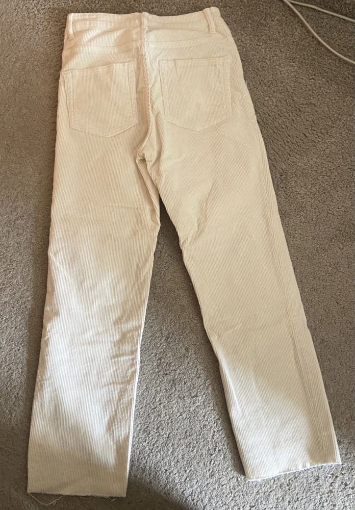 Damskie spodnie jeansowe bezowe 3/4 H&M