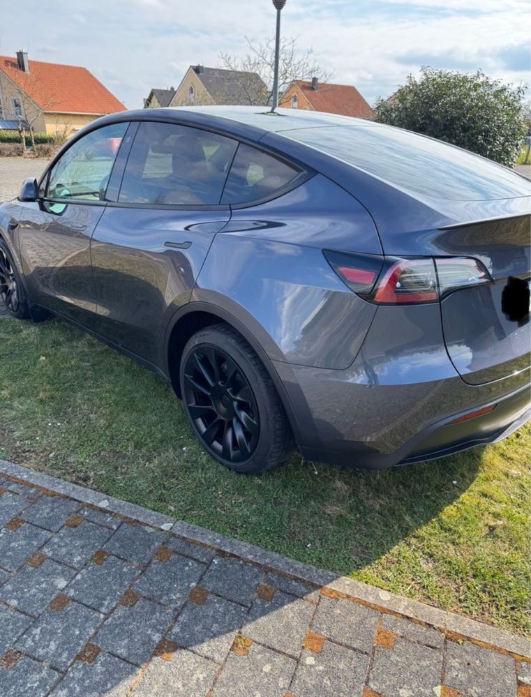 Tesla Model Y dual motor longue range