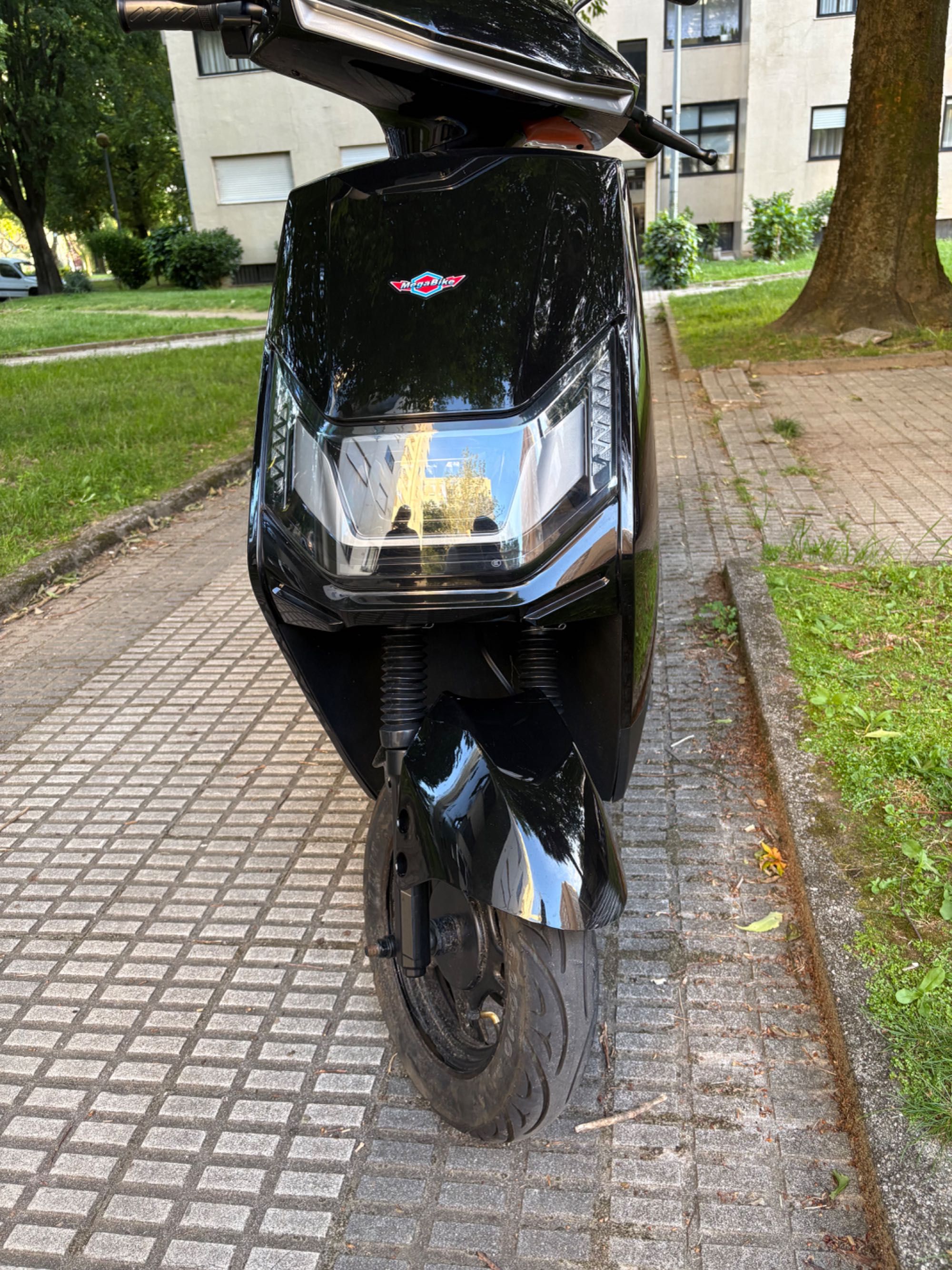Mota elétrica ( Não necessita de carta de condução) Vendo pu troxo)