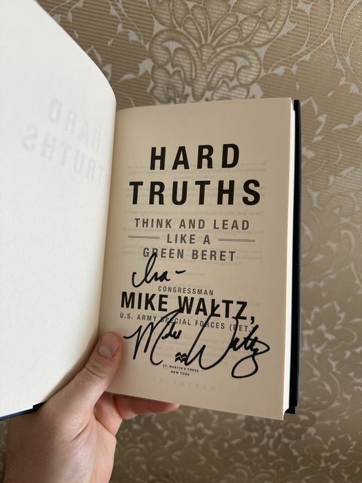 Hard Truths книга Майкла Волца з автографом