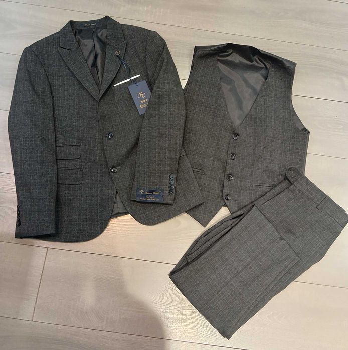 Стильний чоловічий костюм 3-ка