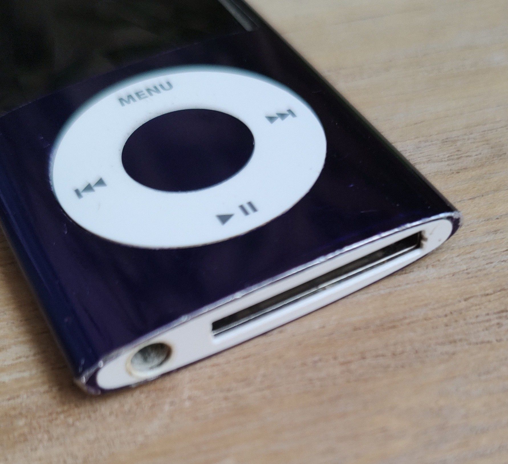 Apple Ipod nano 8 gb оригінал невмикається A1320