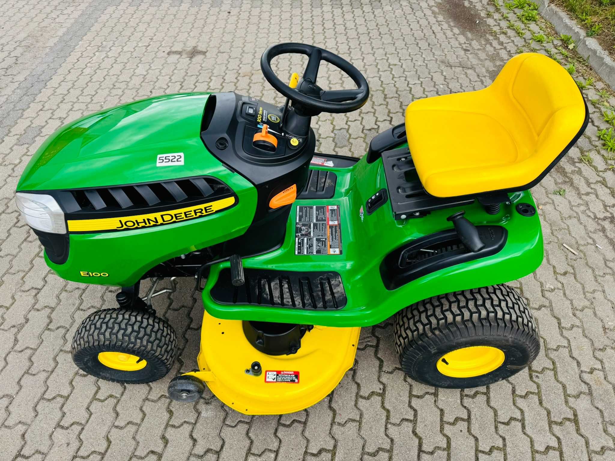 Traktorek kosiarka John Deere E100 Briggs&Stratton USA! 54 moto godz.