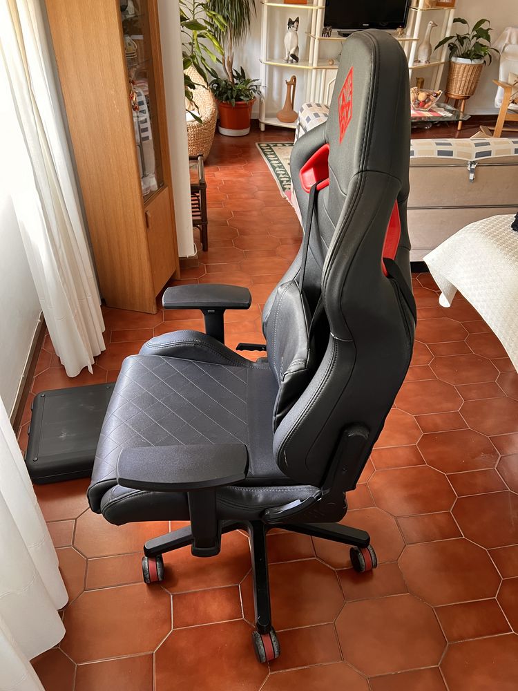 Cadeira omen usada