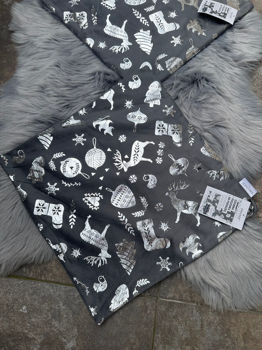 Poszewki na poduszki świąteczne smukee 40cm x 40 cm srebrne nowe 2szt