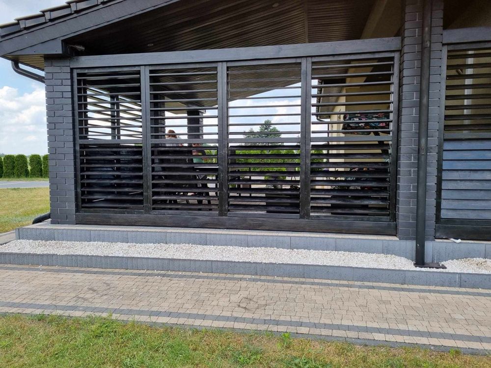 Zabudowa tarasu pergoli shuttersy ruchome deseczki