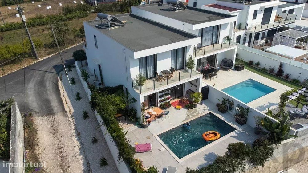 Casa Contemporânea de 4 Quartos com Piscina Estilo de Vida na Costa de