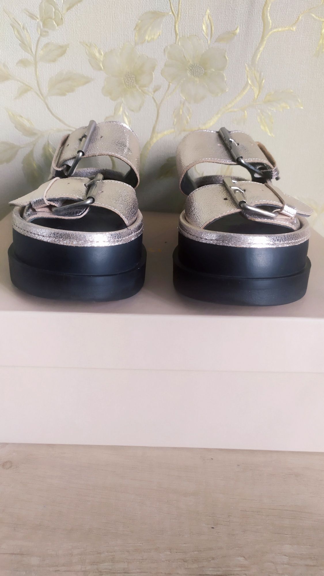 Босоніжки сандалі / Босоножки сандали