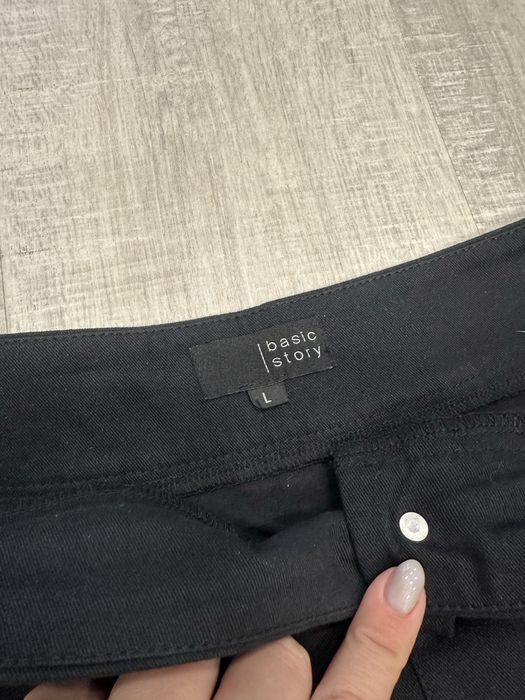 Міні спідниця чорна на ґудзиках L