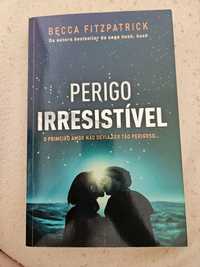 Livro "Perigo irresistível" de Becca Fitzpatrick