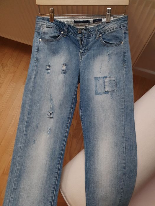 Spodnie z przetarciami