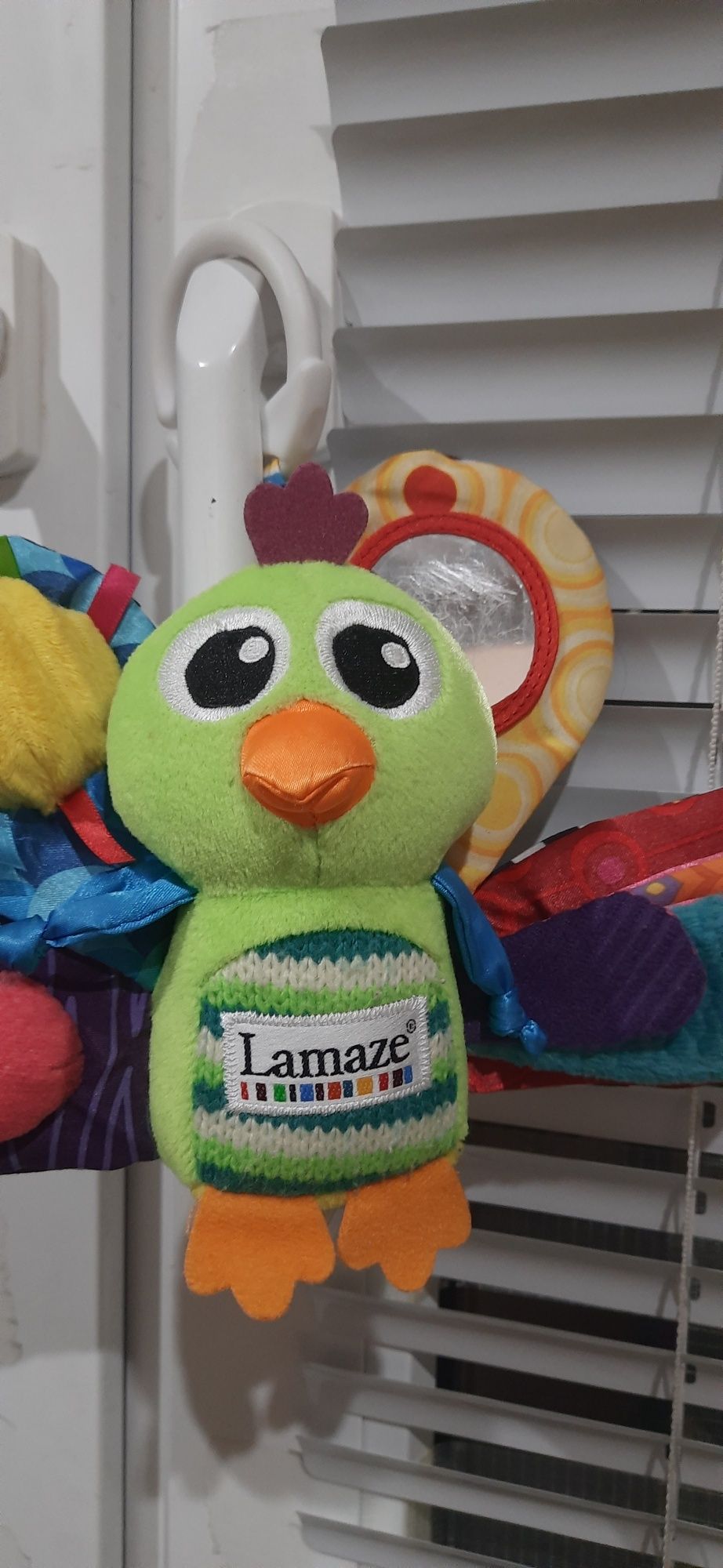Развивающая игрушка-подвеска для малышей "Павлин" - Lamaze