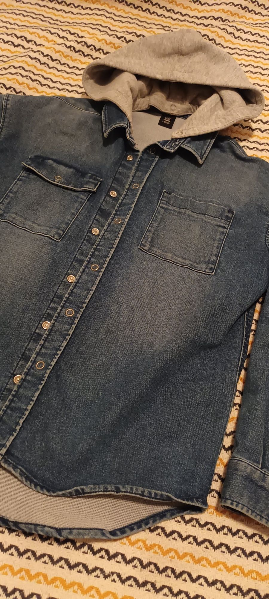 Kurtka katana koszula jeans z kapturem dresowym 152