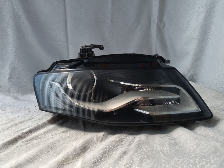 Lampa prawa Xenon Audi A4 B8 Europa Reflektor przedni
