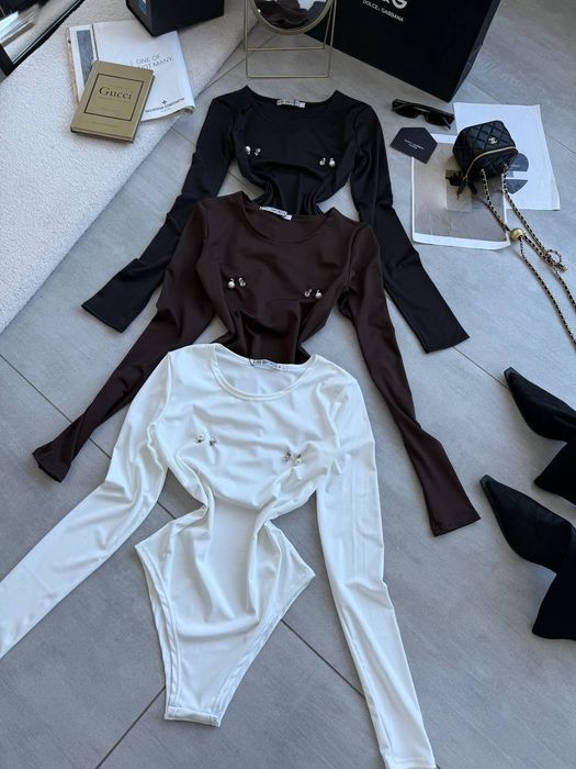 Трендове боді з пірсингом, жіночий бодік з довгим рукавом