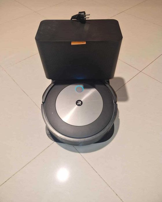 Idealne na prezent Robot sprzątający iRobot Roomba j7+
