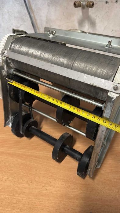 Wózek do cienkowarstwowej zaprawy murarskiej z podajnikiem