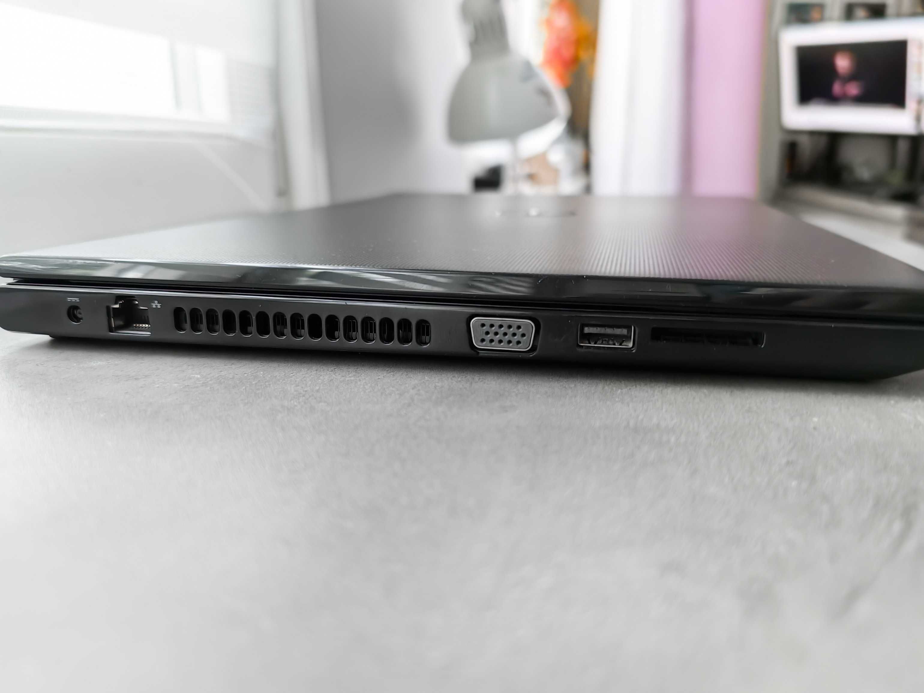 Laptop Dell i3 8gb ram SSD win 10 bateria Stan BDB możliwy dowóz