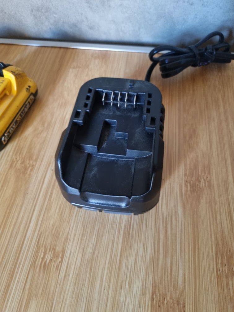 Дрель-шуруповерт аккумуляторная DeWALT DCD710