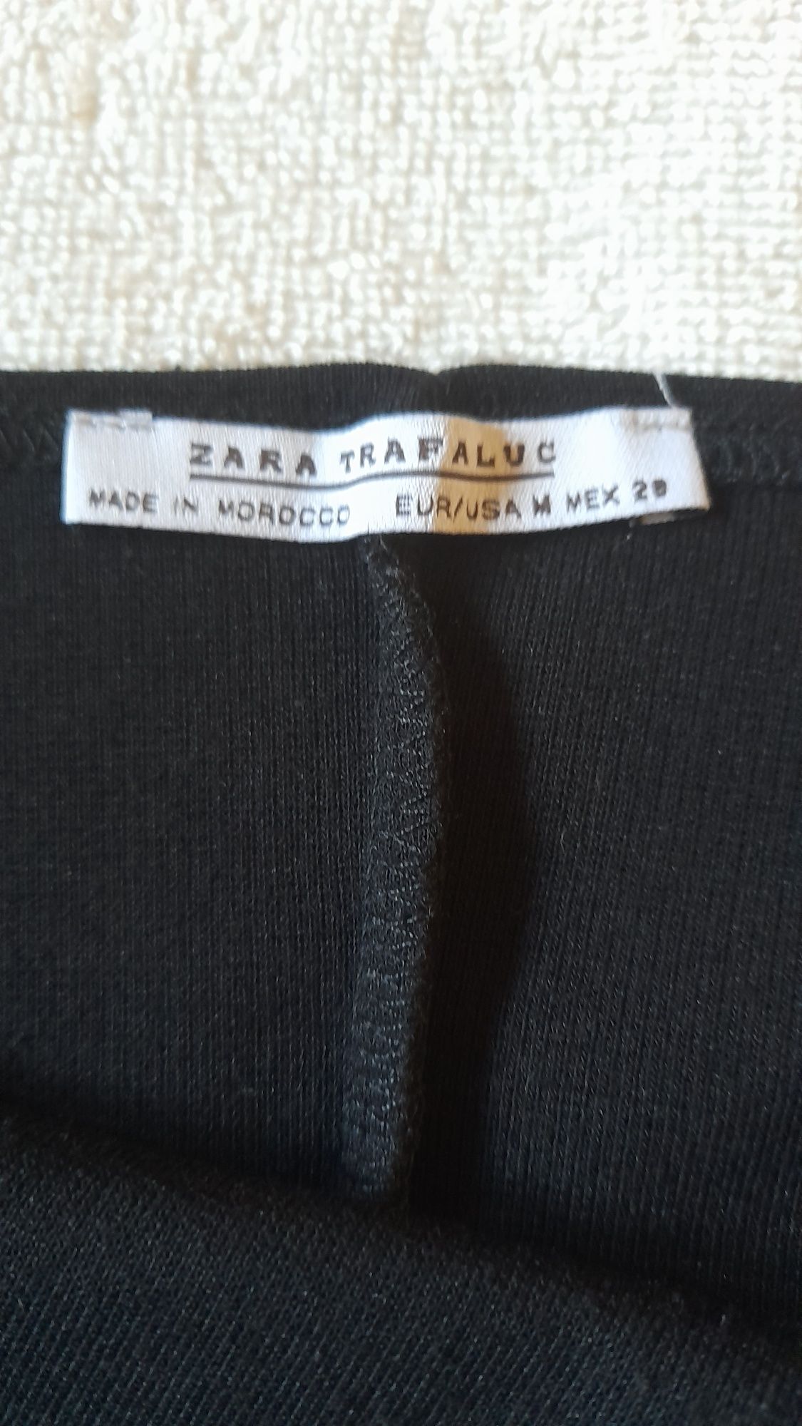 Body Zara cor preto com gola redonda e tamanho M - Semi-novo