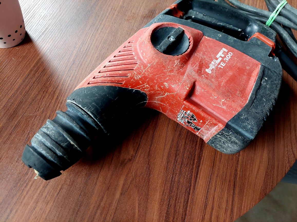 Młot udarowy HILTI TE300 do kucia TE 300 SDS plus 3,8 kg