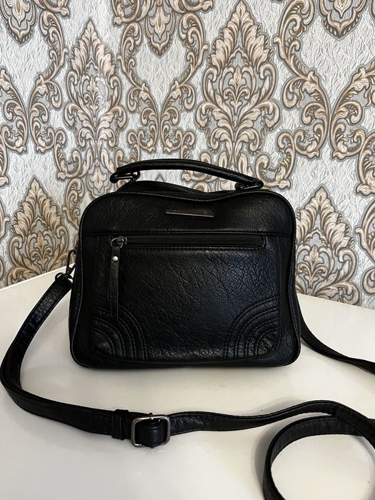 Сумочка чорна