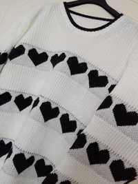 Sweter biały w serca do 125 biust