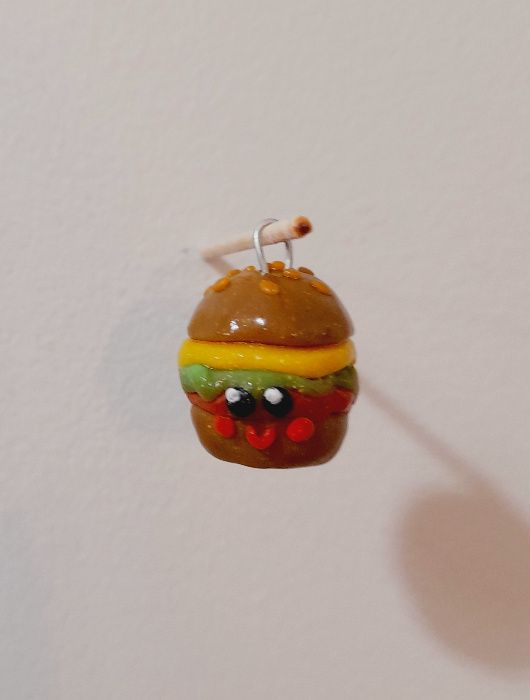 Zawieszka naszyjnik hamburger z modeliny handmade aesthetic