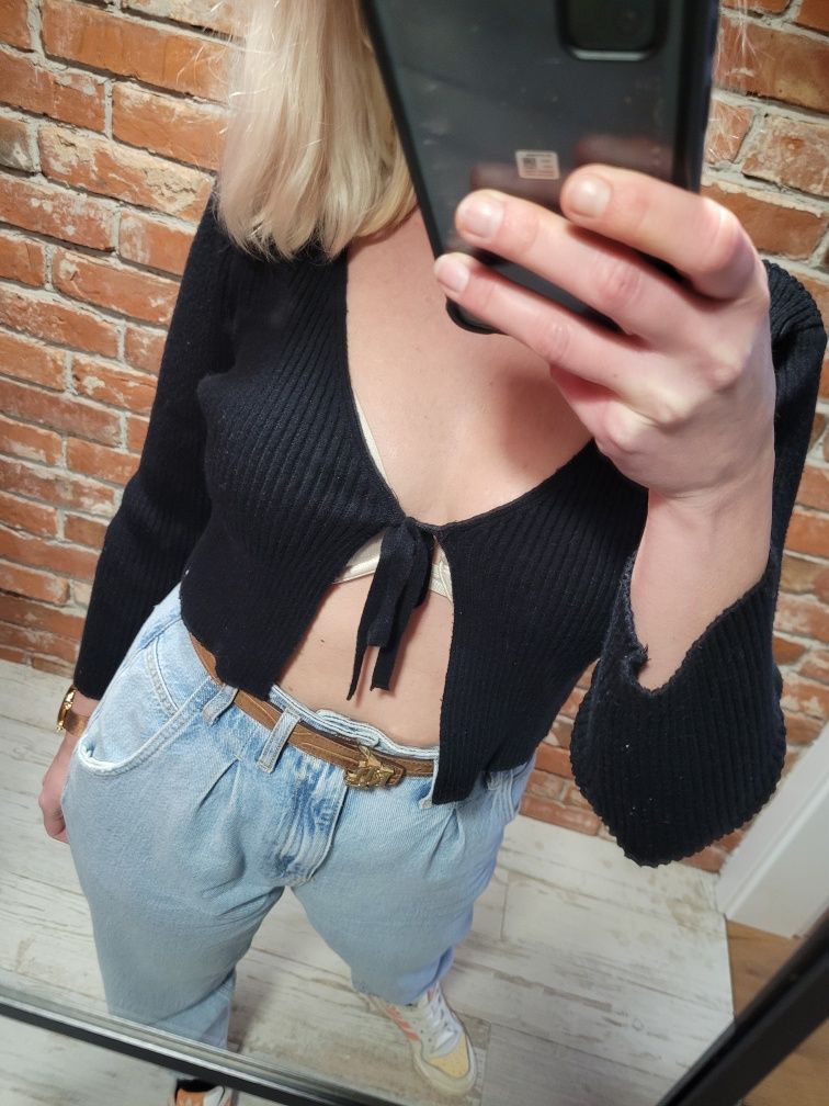 Czarny prążkowany sweter crop top Shein