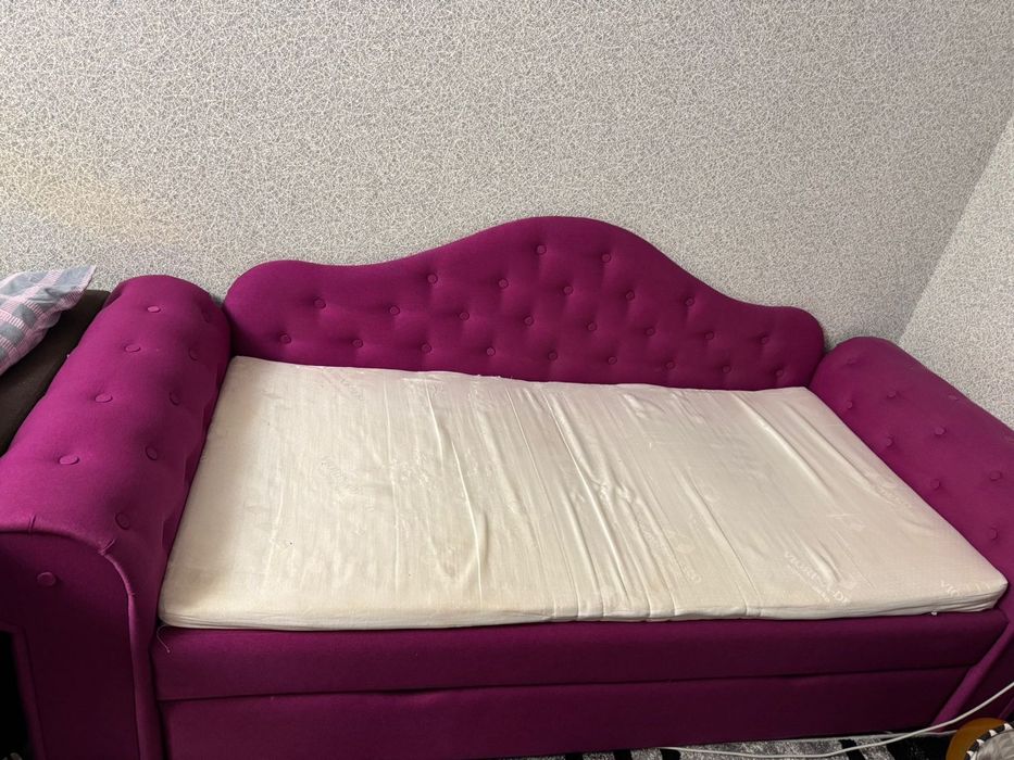 Продам детский диван в отличном состоянии есть торг