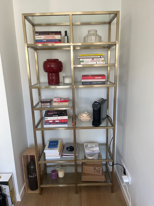 Estante para sala de estar ou quarto