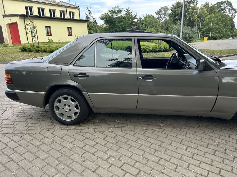 Mercedes-benz w124 300D