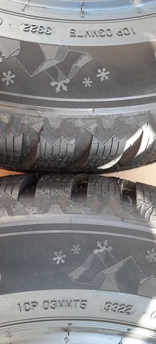 2xYokohama BluEarth*Winter V906+2xSemperit Speed-Grip 5 195/65 R15 91T