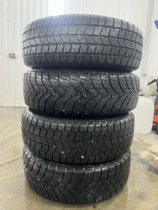 Продам диски з гумою 215/65/R16 5х114.3