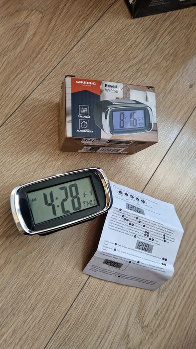 Nowy zegarek z budzikiem Grundig