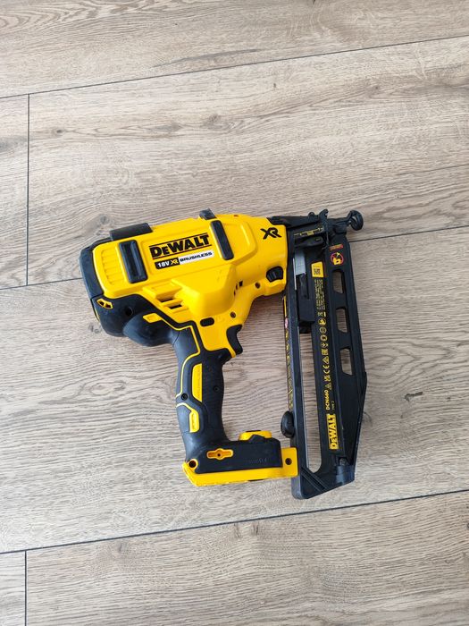 Gwoździarka/sztywciarka DeWalt 18v DCN660