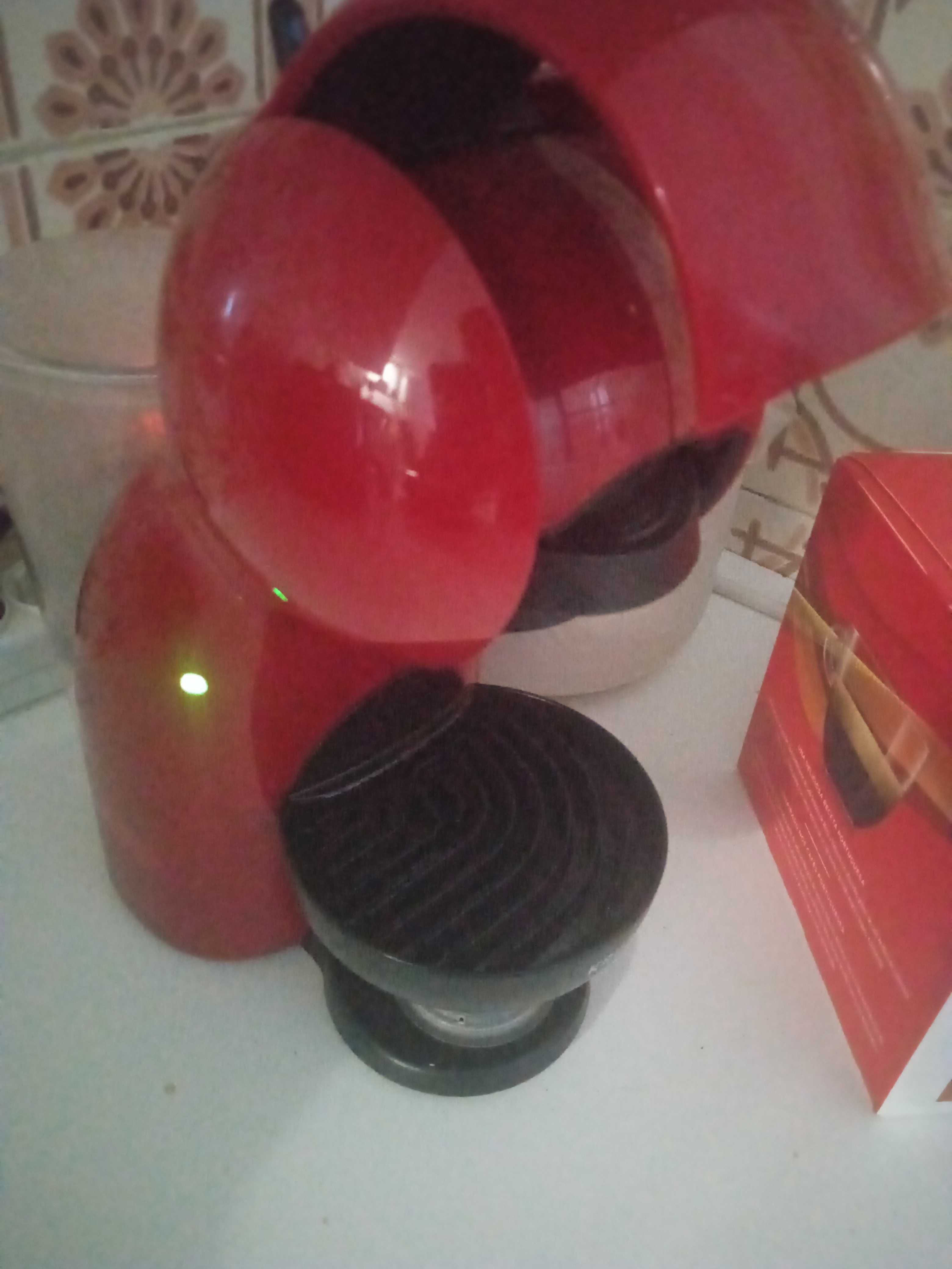 Máquina de café + cx selada + porta cápsulas