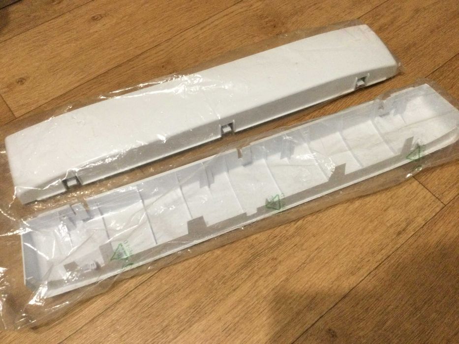 Цоколь для пральної машини Ariston AQUALTIS C00272625