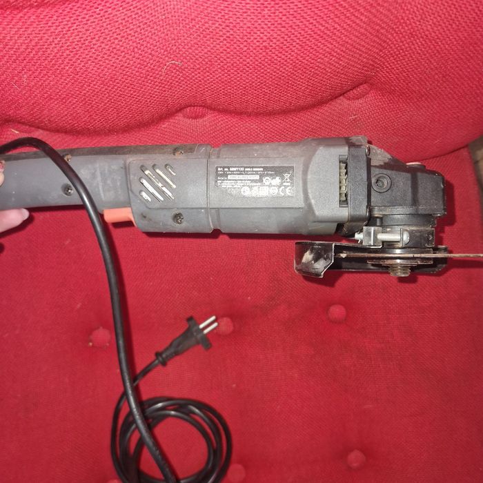 Rebarbadora FERM AGM1133 – 600W, 125mm