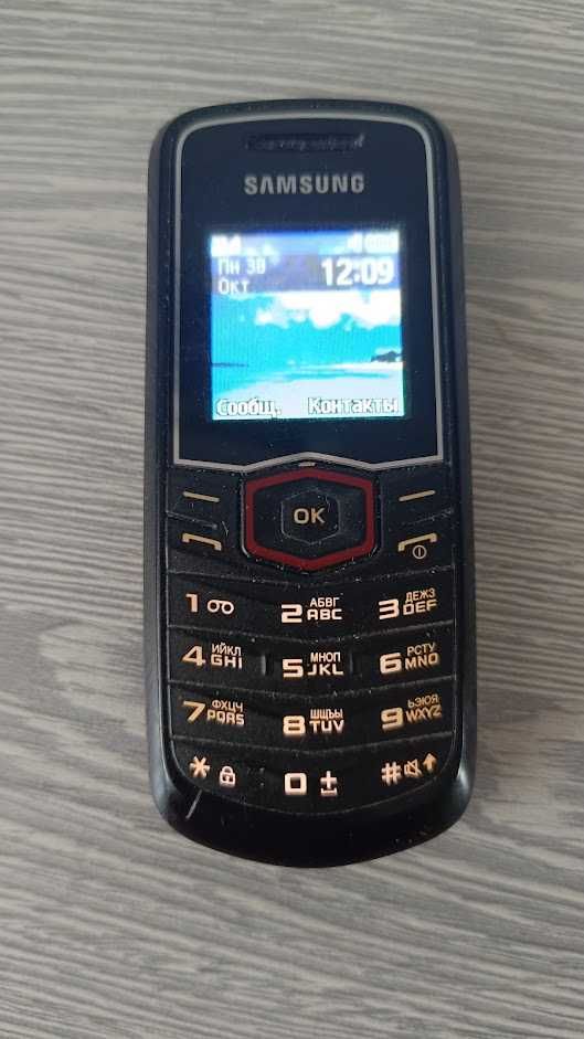 Продаю мобильный телефон  Samsung GT-E1081T