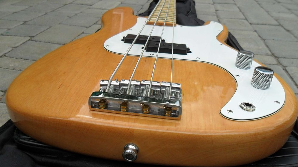 Продам майстрову бас-гітару Fender precision
