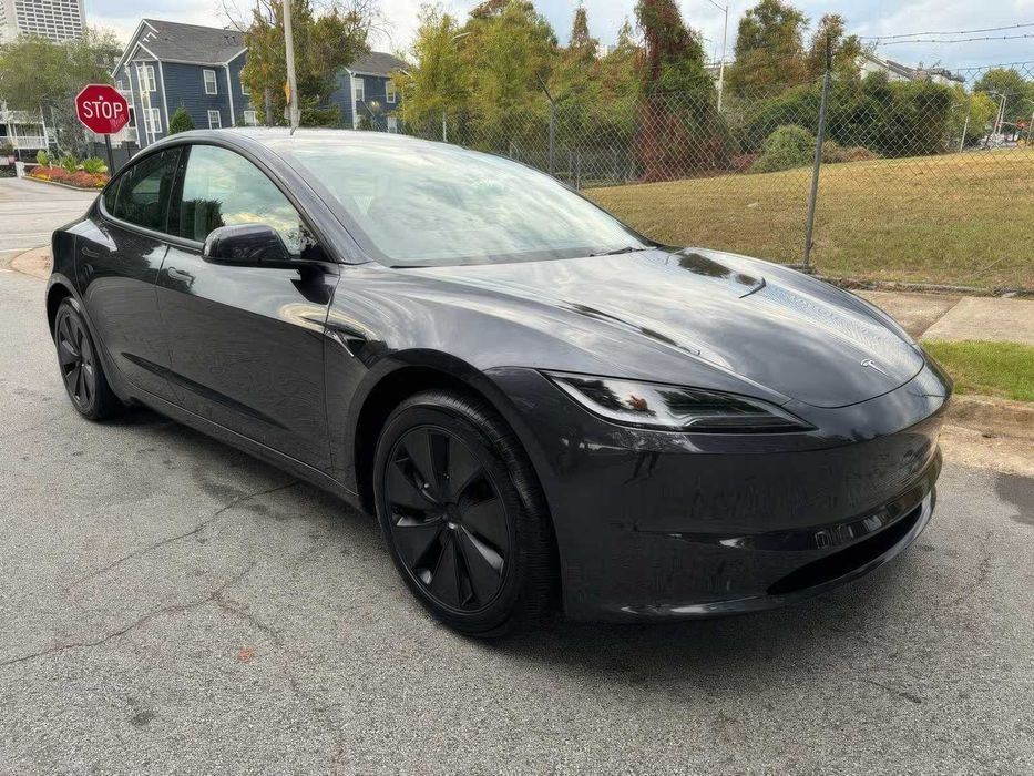 Tesla Model 3      2024