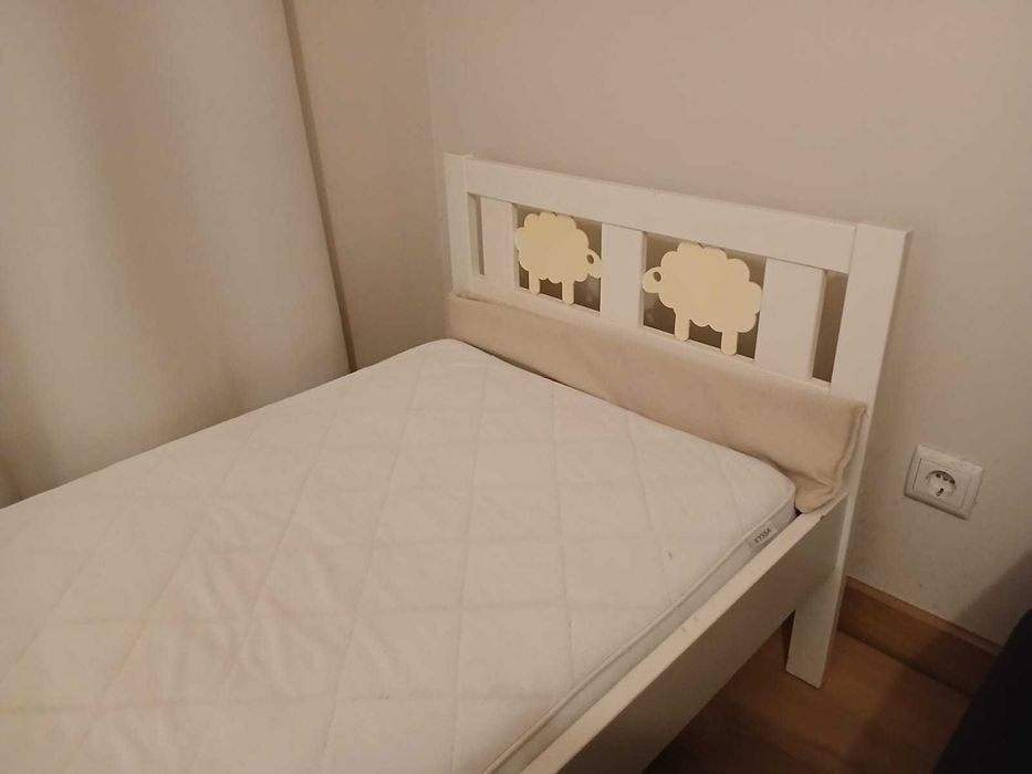 Cama de criança IKEA Kritter (estrutura, estrado colchão e laterais)