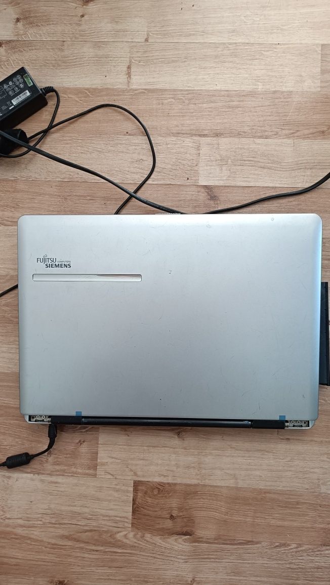 Fujitsu Siemens może być  na części