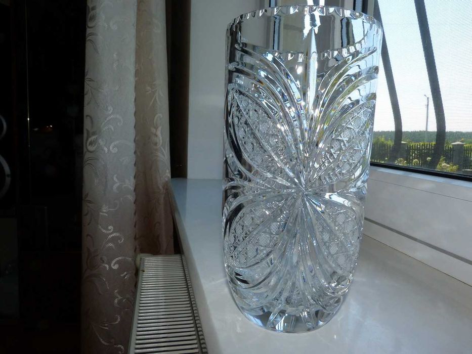 Ваза кришталева, нова, масивна, вис. 23 см.