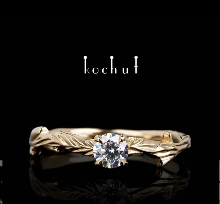 Золотое кольцо с бриллиантом