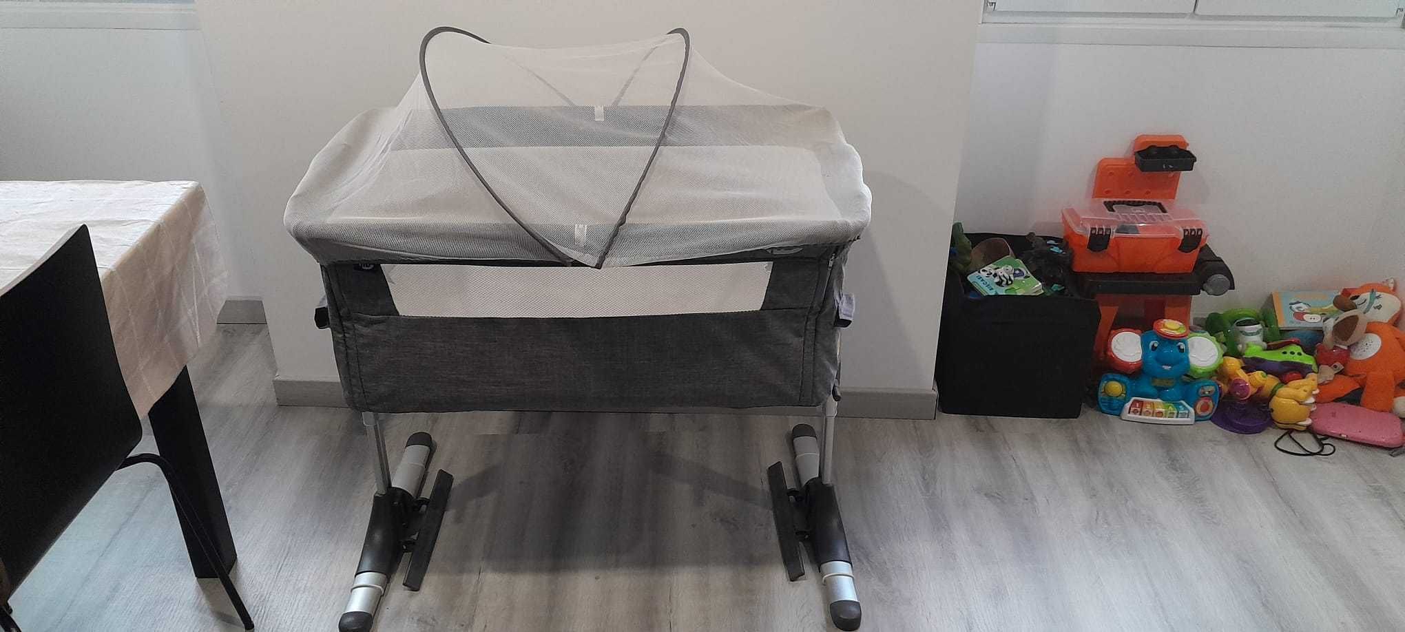 Cama de bebé com mosqueteira