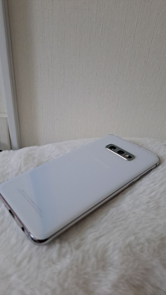 Смартфон Sumsung S10e
