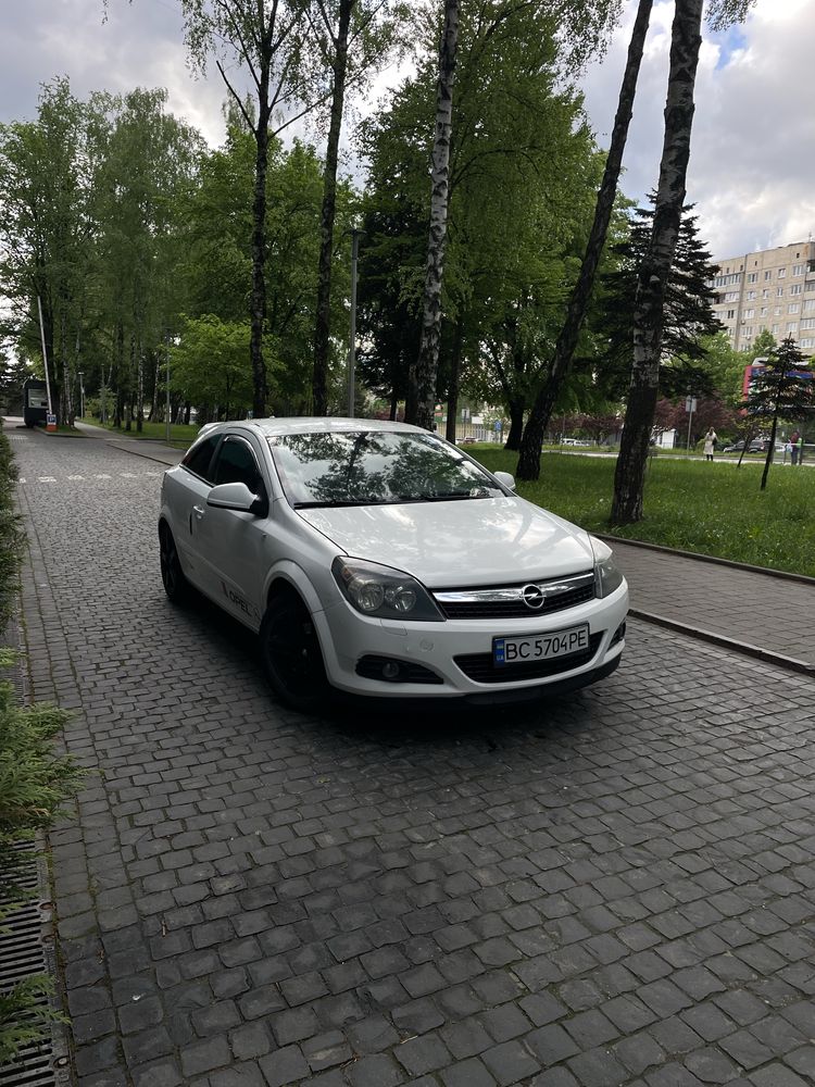 Opel Astra 2010 року