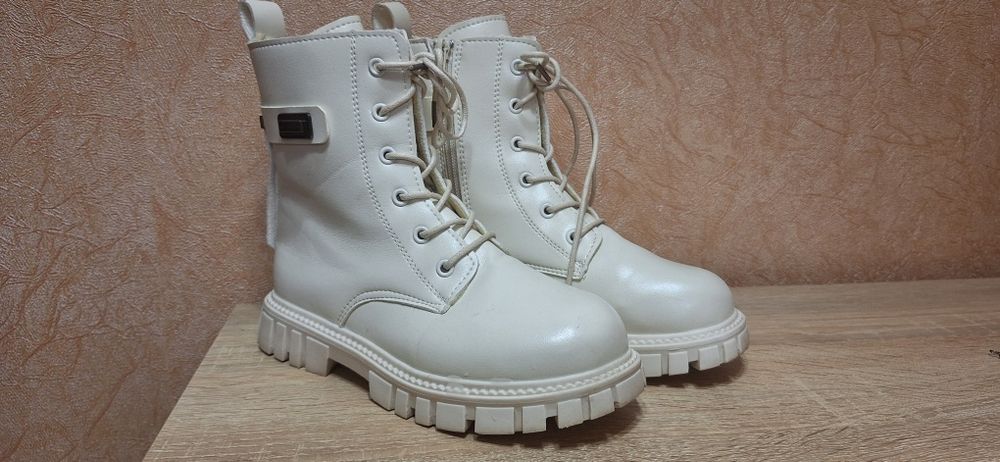 Ботинки на дівчинку